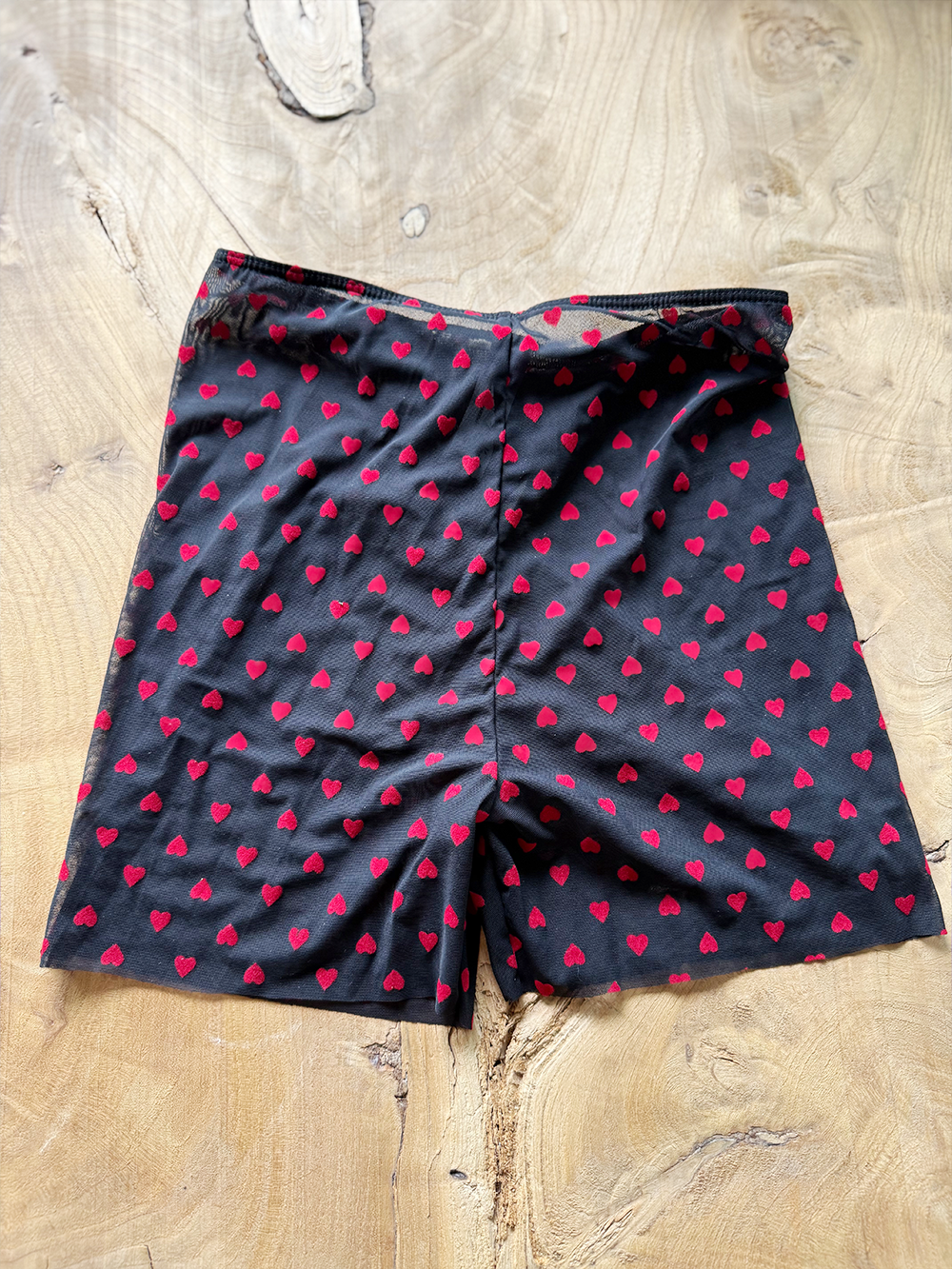 MESH SHORTS WITH FLOCKED HEARTS