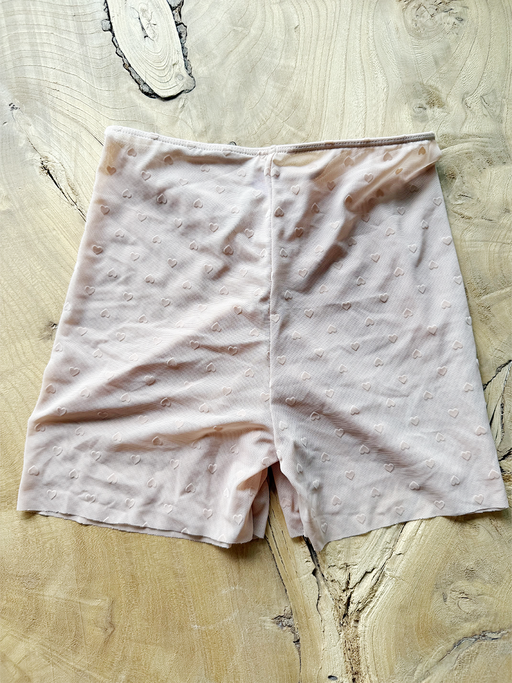 MESH SHORTS WITH FLOCKED HEARTS