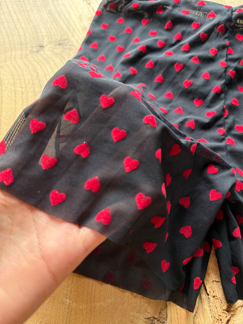MESH SHORTS WITH FLOCKED HEARTS